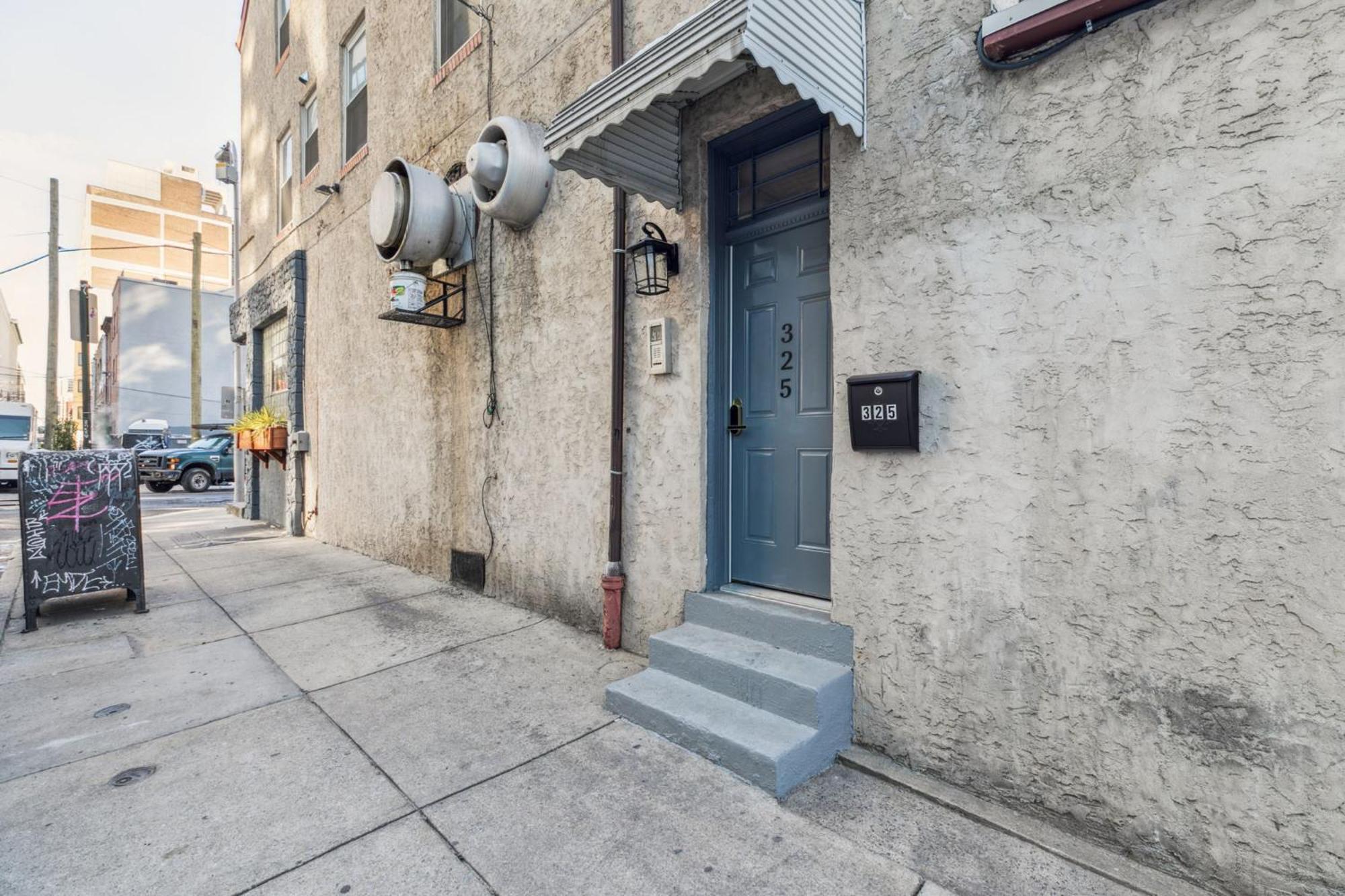 Alina & Fanny - Philadelphia Callowhill Luaran gambar