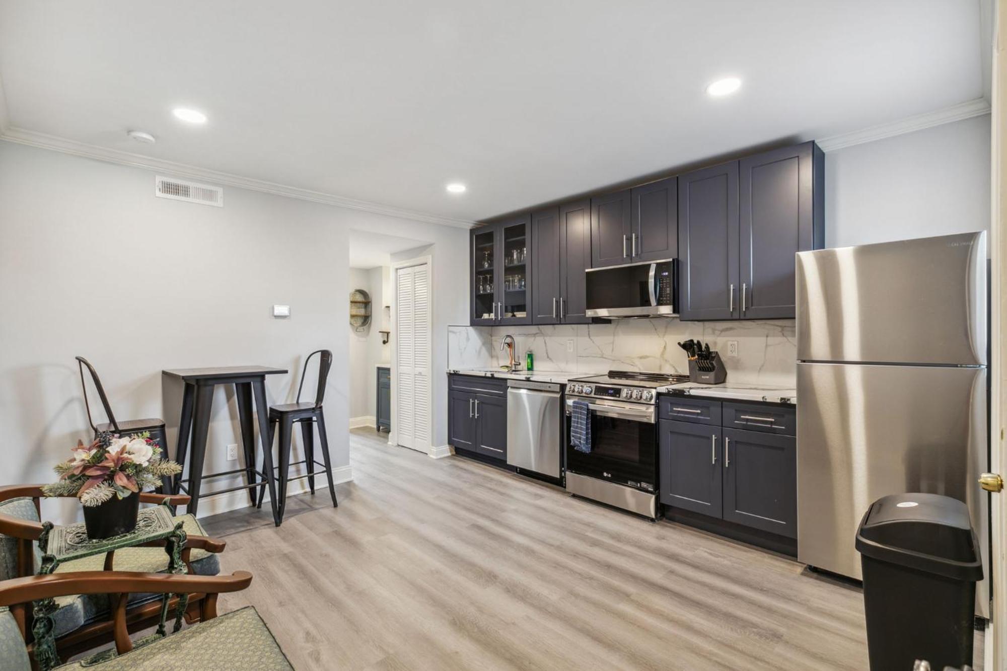 Alina & Fanny - Philadelphia Callowhill Luaran gambar
